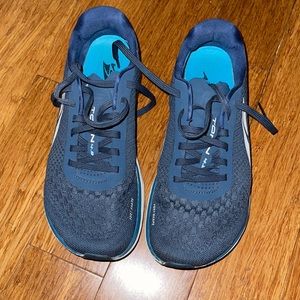 Altra, Torrin 4.5 running shoes, Men’s size 9.5, gently used